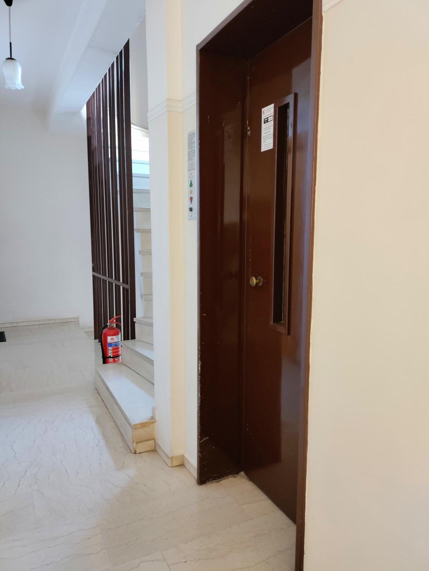Old Town Apartment Next To Seafront Promenade 纳夫普利翁 外观 照片